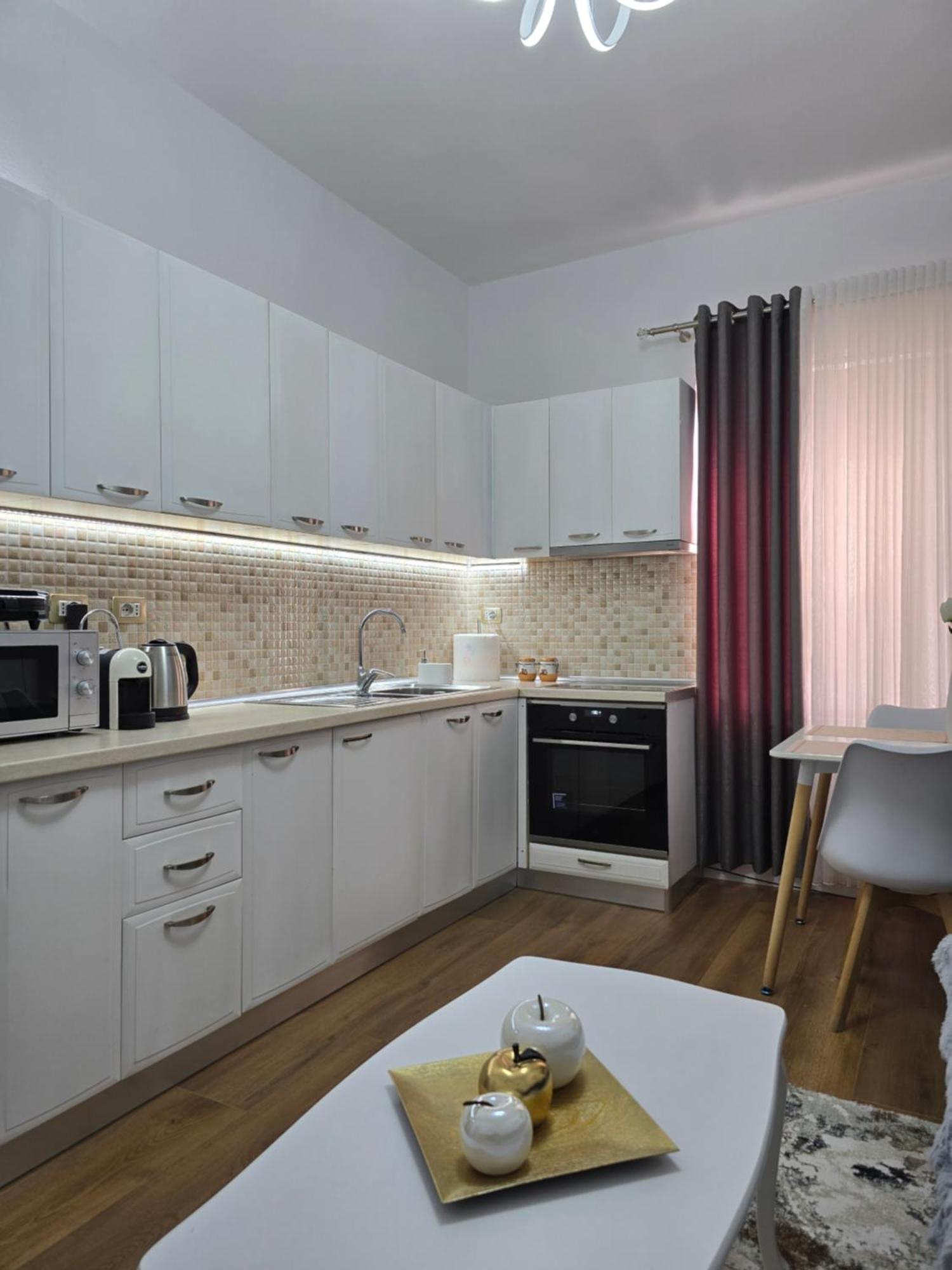 Ideal Home Shkodër エクステリア 写真
